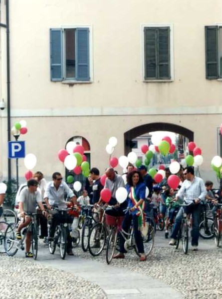 immagine di Ceriano Bicicletto nella piazzettra del Municipio