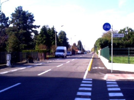 Foto della pista ciclabile di Via S.Pellico all'incrocio con via della Pace