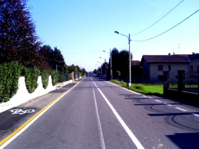 Foto della nuova ciclabile in Via S.Pellico