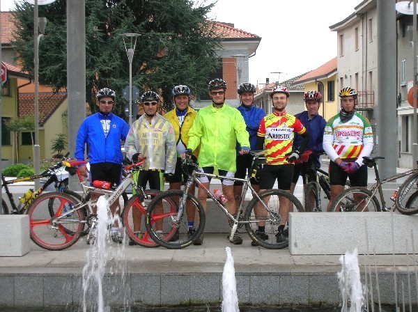 Immagine di alcuni dei componenti dell'associazione cicloturistica BC Groane