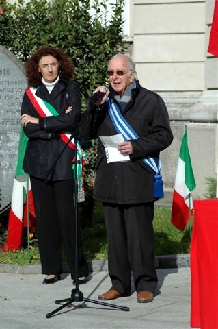 foto del Sindaco e del Presidente dell'Associazione Combattenti e Reduci