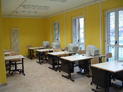 immagine dell'aula per l'informatica scuola elementare