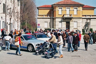 immagine delle auto in Piazza Diaz
