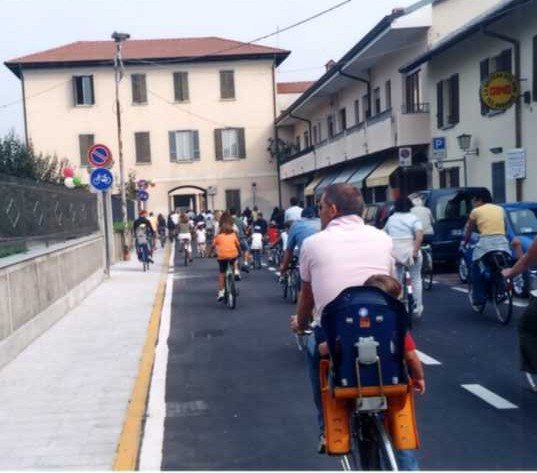 immagine dell'inaugurazione delle nuove piste ciclopedonali