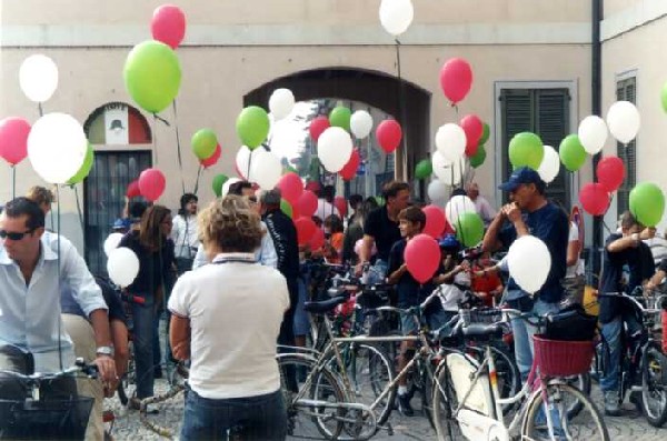 immagine dell'inaugurazione delle nuove piste ciclopedonali
