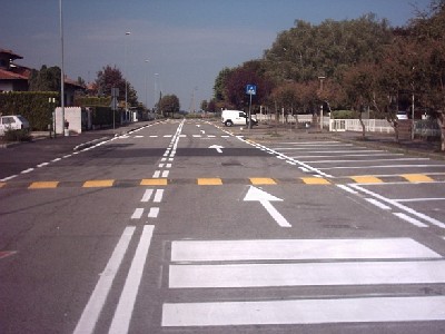 immagine della strada di accesso alle scuole