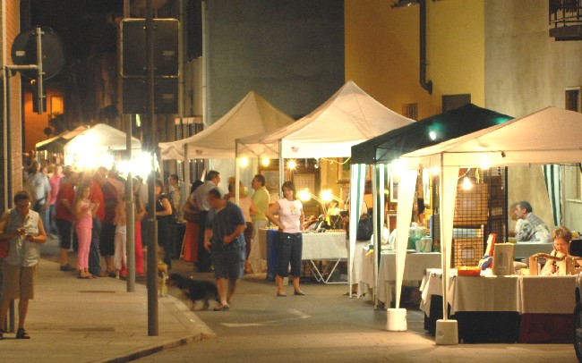 foto del mercatino in Via Cadorna 