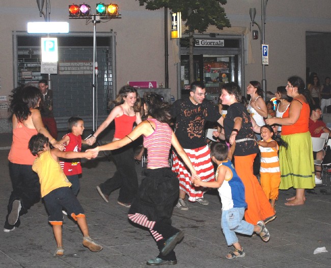 foto del pubblico in Piazza Diaz