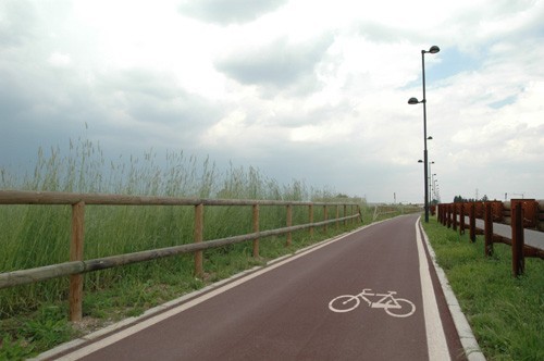 Immagine diurna della pista ciclabile