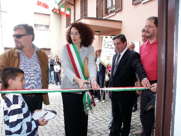 Foto del taglio del nastro del Sindaco Ferrario