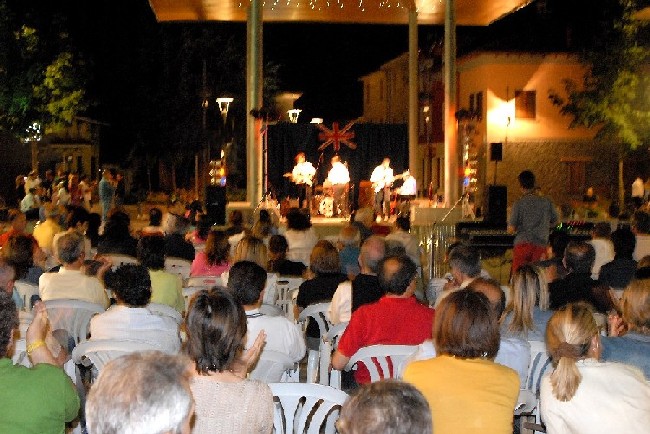 Immagine della serata tributo ai Beatles a Ceriano Laghetto