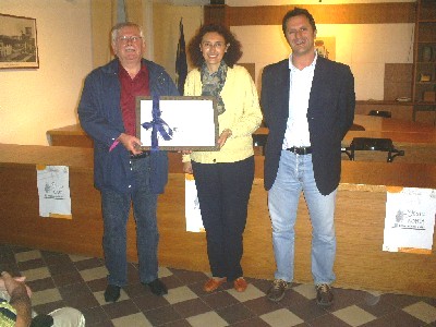 Il referenete dell'Associazione Massimo Brioschi con il Sindaco Ferrario e l'Assessore Campi