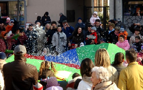 immagine della Befana in Piazza Diaz 