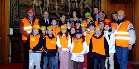 Foto del gruppo cerianese all'interno della sede della Provincia di Milano