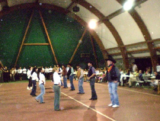 Foto dello spettacolo di danza durante la manifestazione del Club Tennis Ceriano