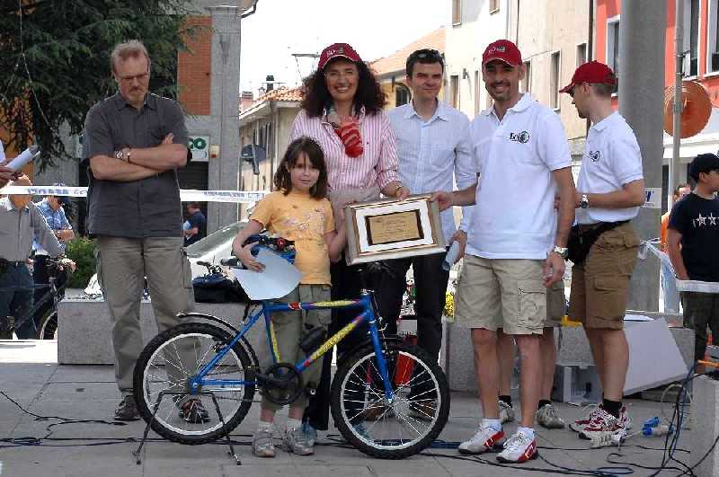 Foto della premiazione della gimkana in Piazza Diaz