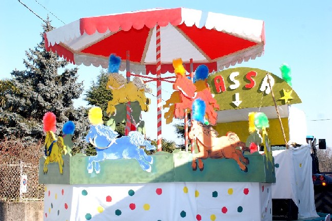 Immagine del carro vincitore del primo premio al carnevale 2008