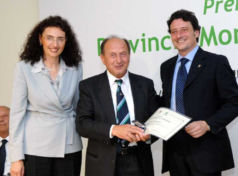 Foto della premiazione con il Sindaco Ferrario, il Signor Silvano Cattaneo e l'Assessore all'attuazione di Monza e Brianza Gigi Ponti