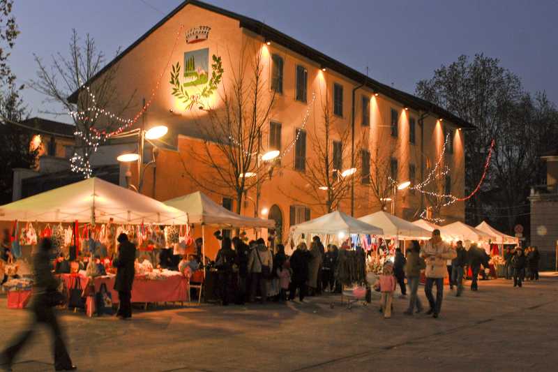 Foto serale della Piazza Diaz
