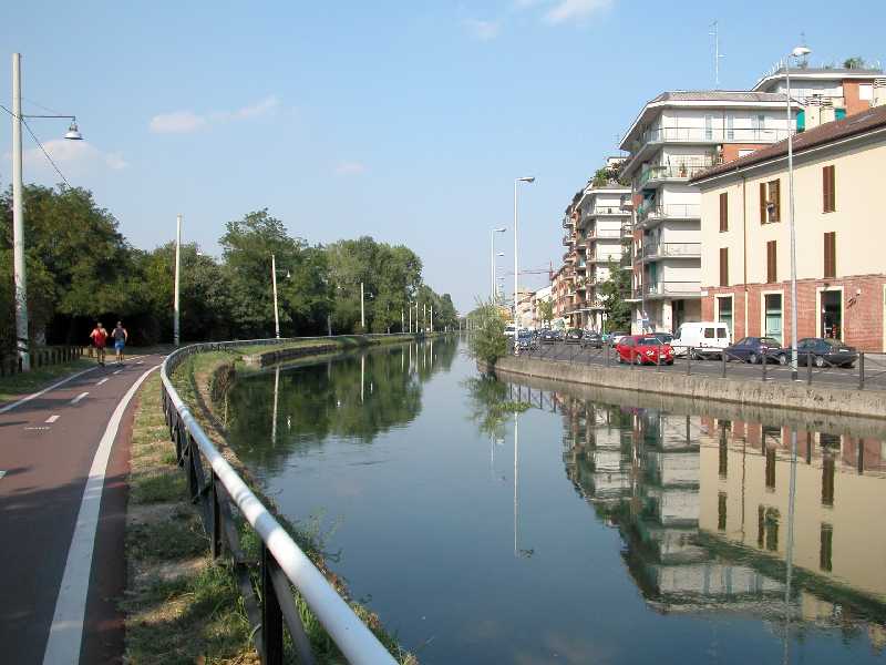 Foto di uno scorcio del Naviglio Grande