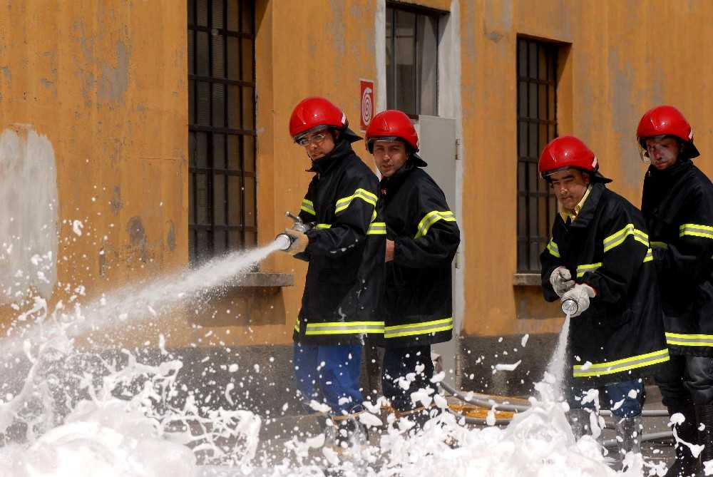 Foto della simulazione di spegnimento di un incendio