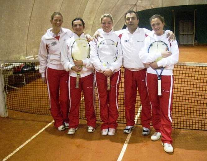 Immagine del quartetto vincente con l'allenatore