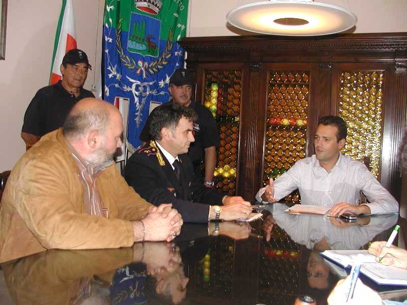 Foto dell'Assessore Magnani, del comandante Sessa e del Sindaco Cattaneo